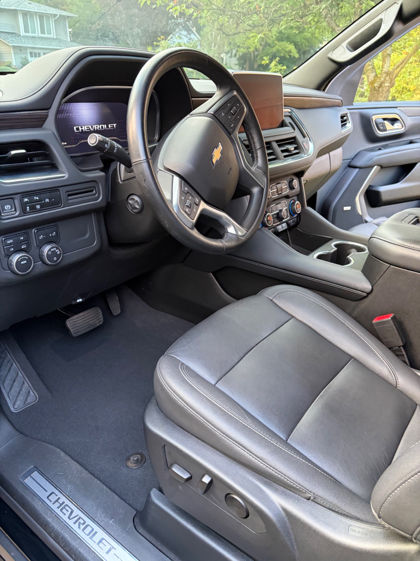 Chevrolet Suburban interior after steam and leather care